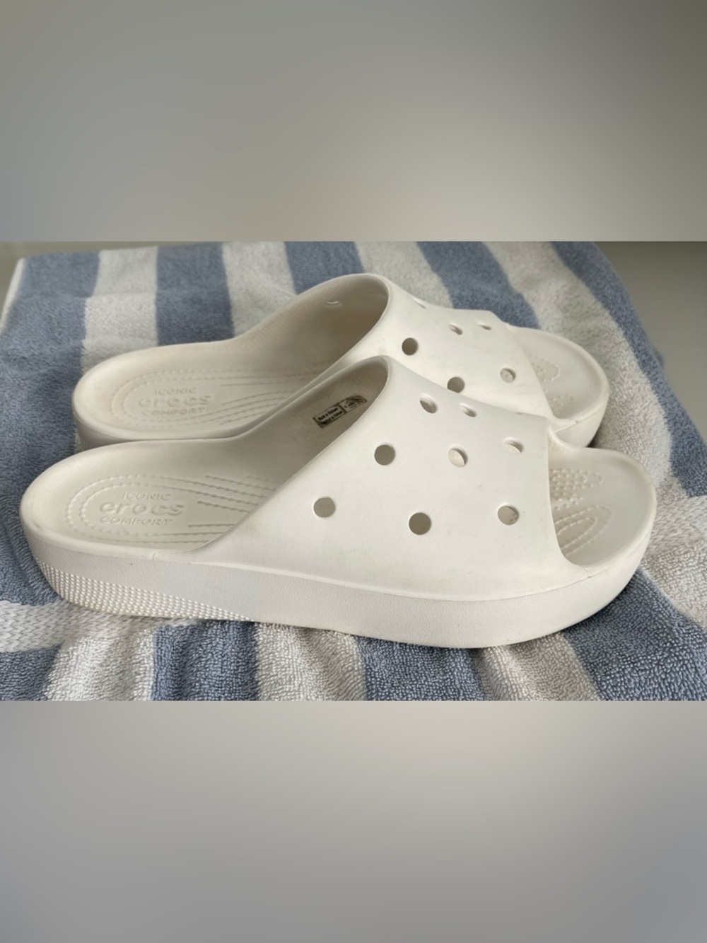 Crocs White Classic Platform Slides Summer Poole Spa
Size 9